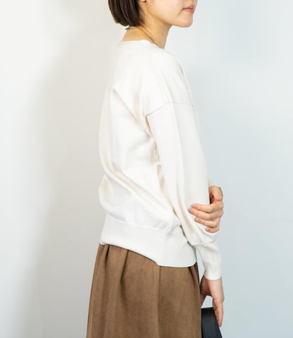 Vネックニットプルオーバー