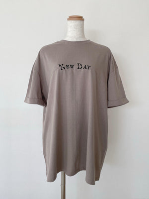 NEW DAY ボクシーTシャツ