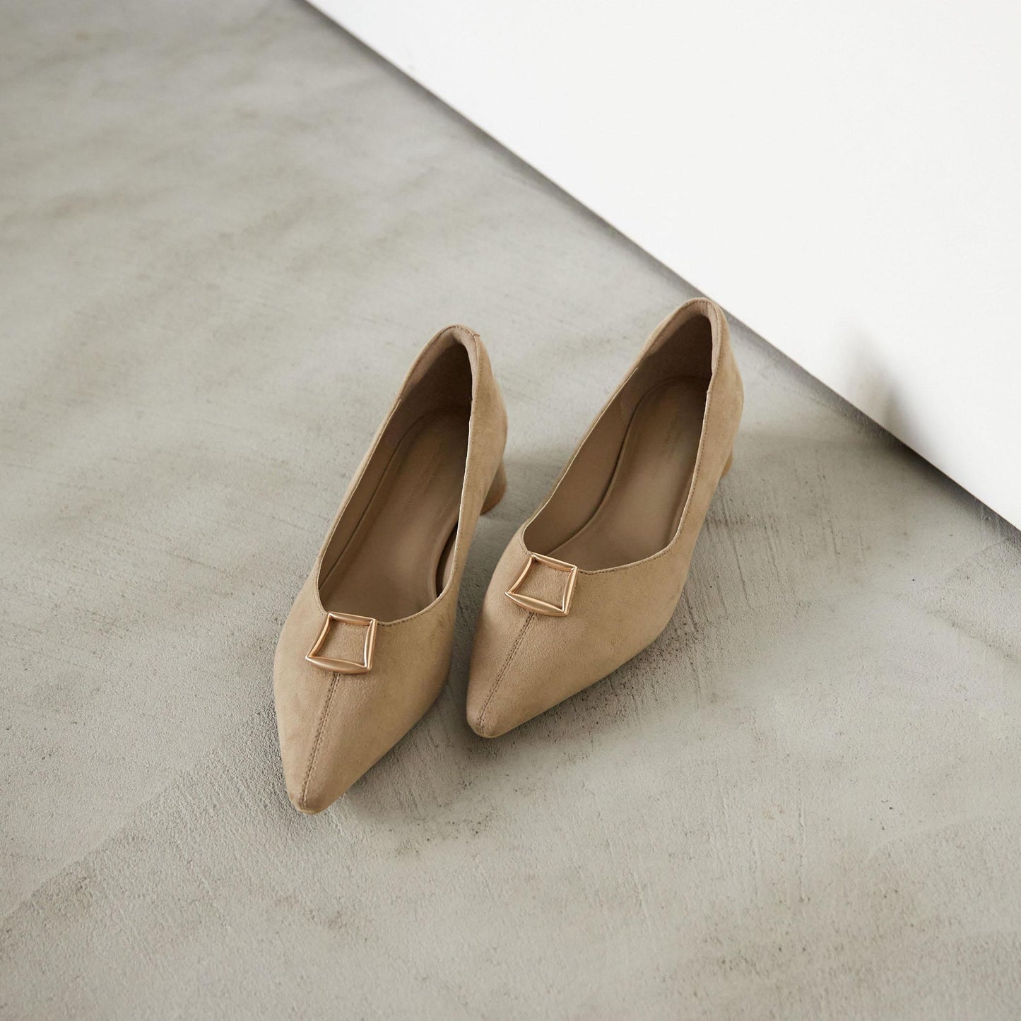 ポインテッド バックル パンプス 晴雨兼用 撥水