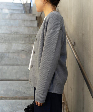Vネックカーディガン