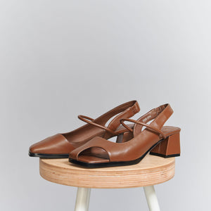 レザーライク オープントゥ バックストラップミュール