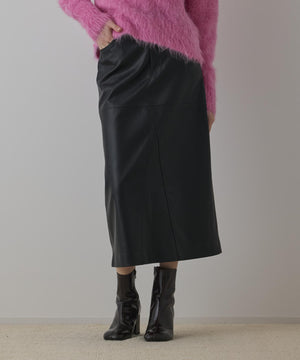 フェイクレザータイトスカート