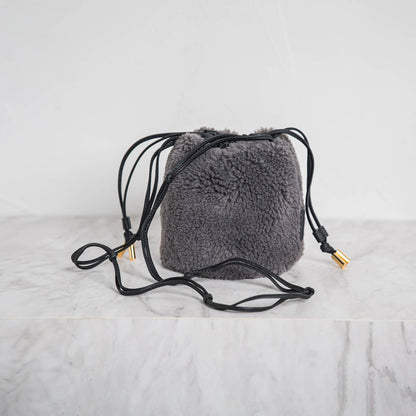 【WEB限定】【VIOLAd'ORO】ボア巾着ミニバッグ　ELMO / V-8925