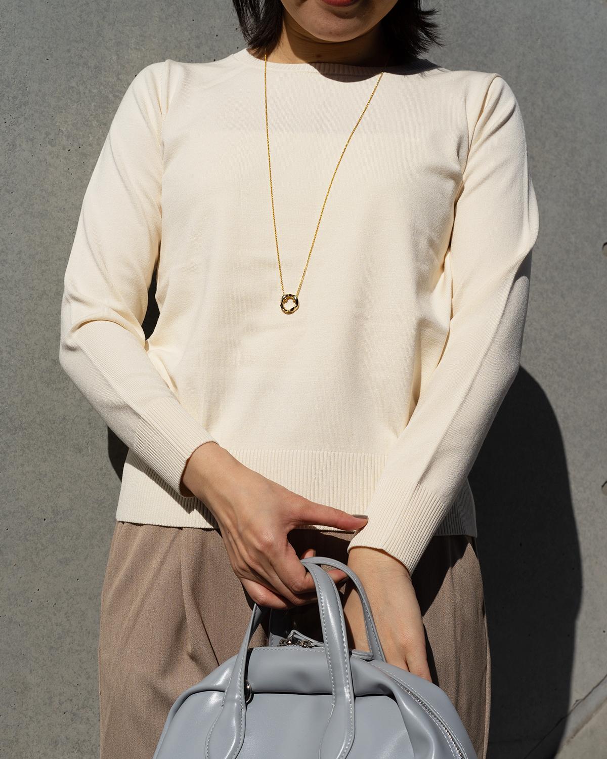 クルーネックストレートニット