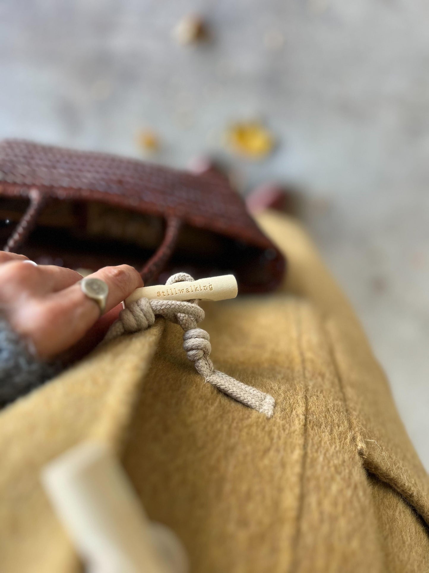 マスタードダッフルコート