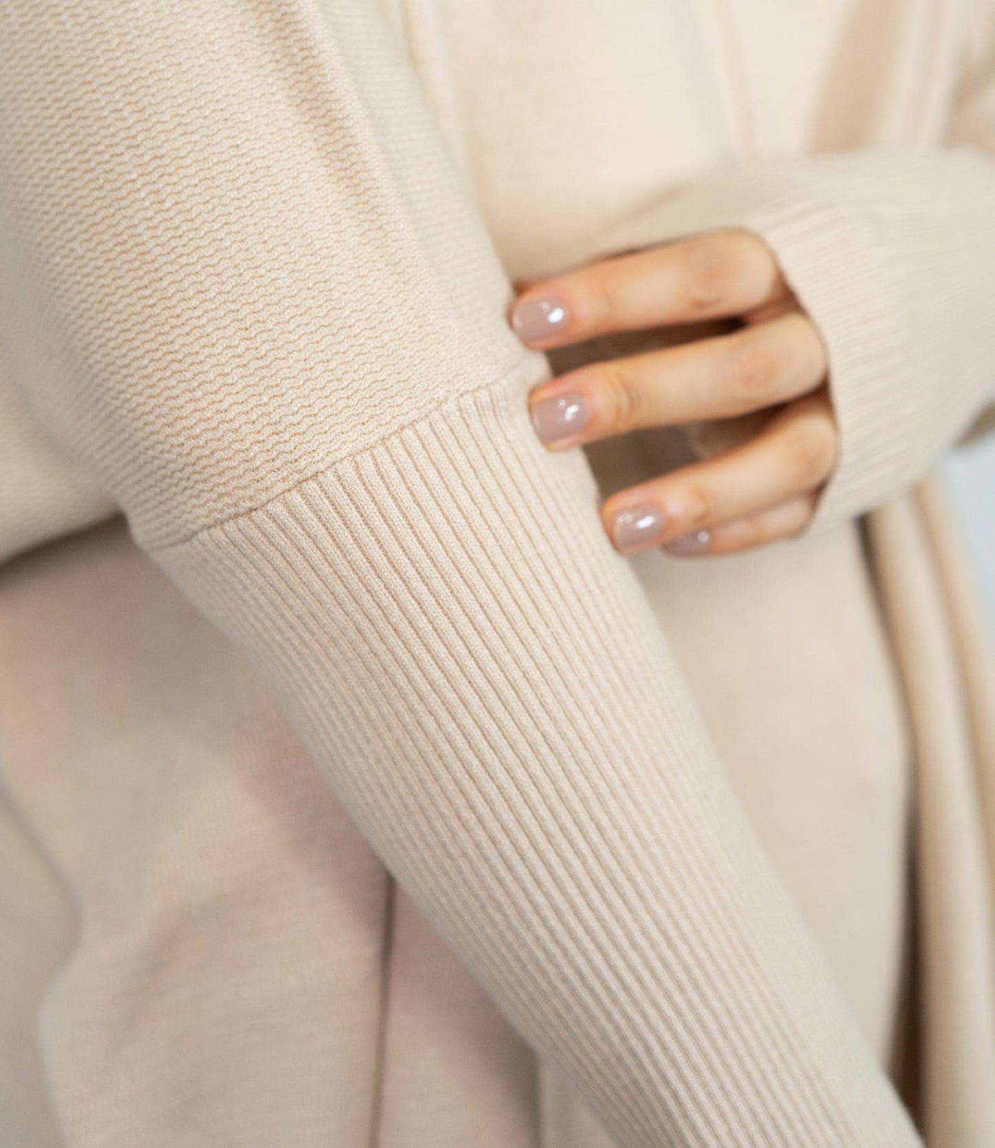 ハイネックポンチョニット