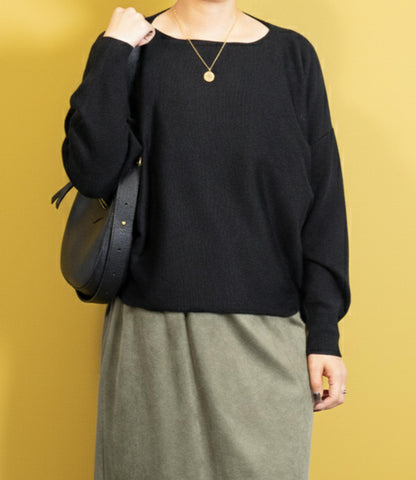 ボートネックラウンドニット