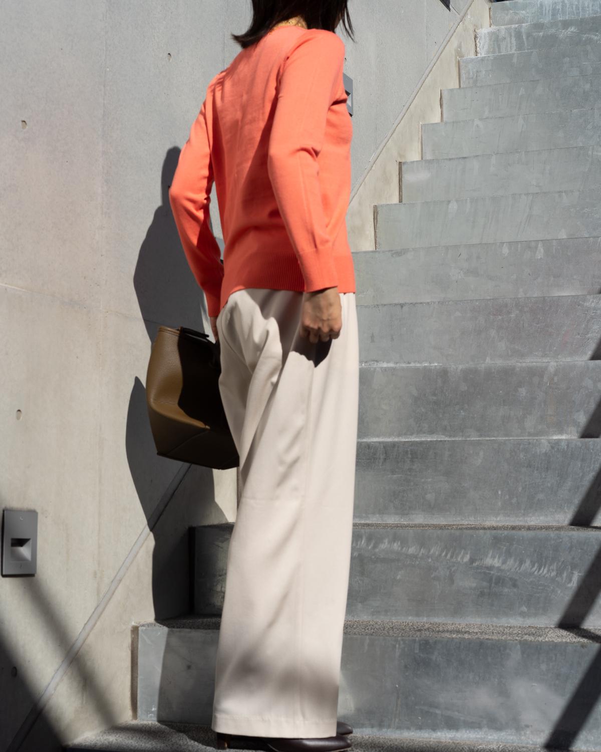 クルーネックストレートニット