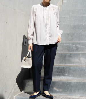 パウダーサテンギャザーブラウス