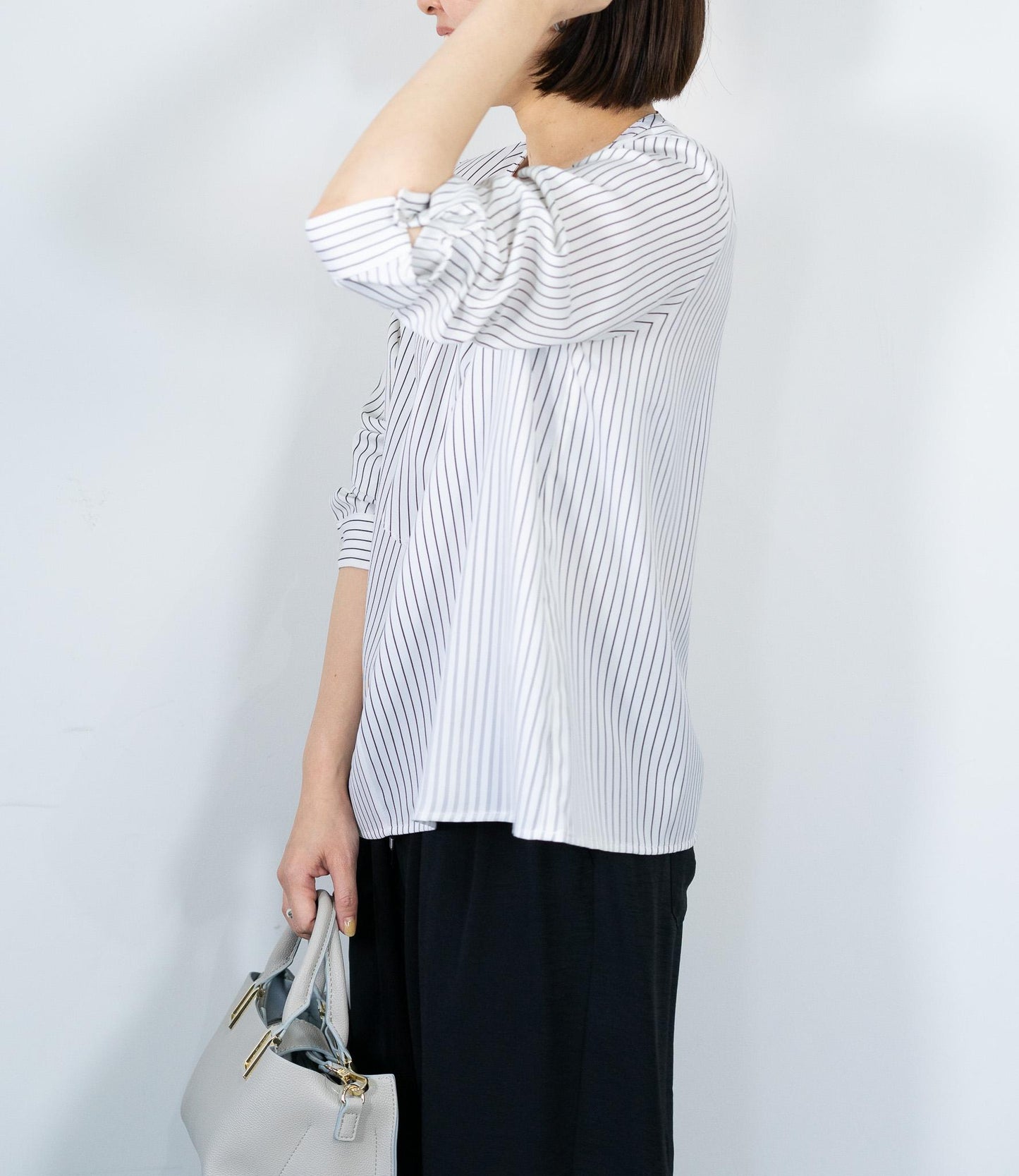 綺麗めストライプフリルタイブラウス