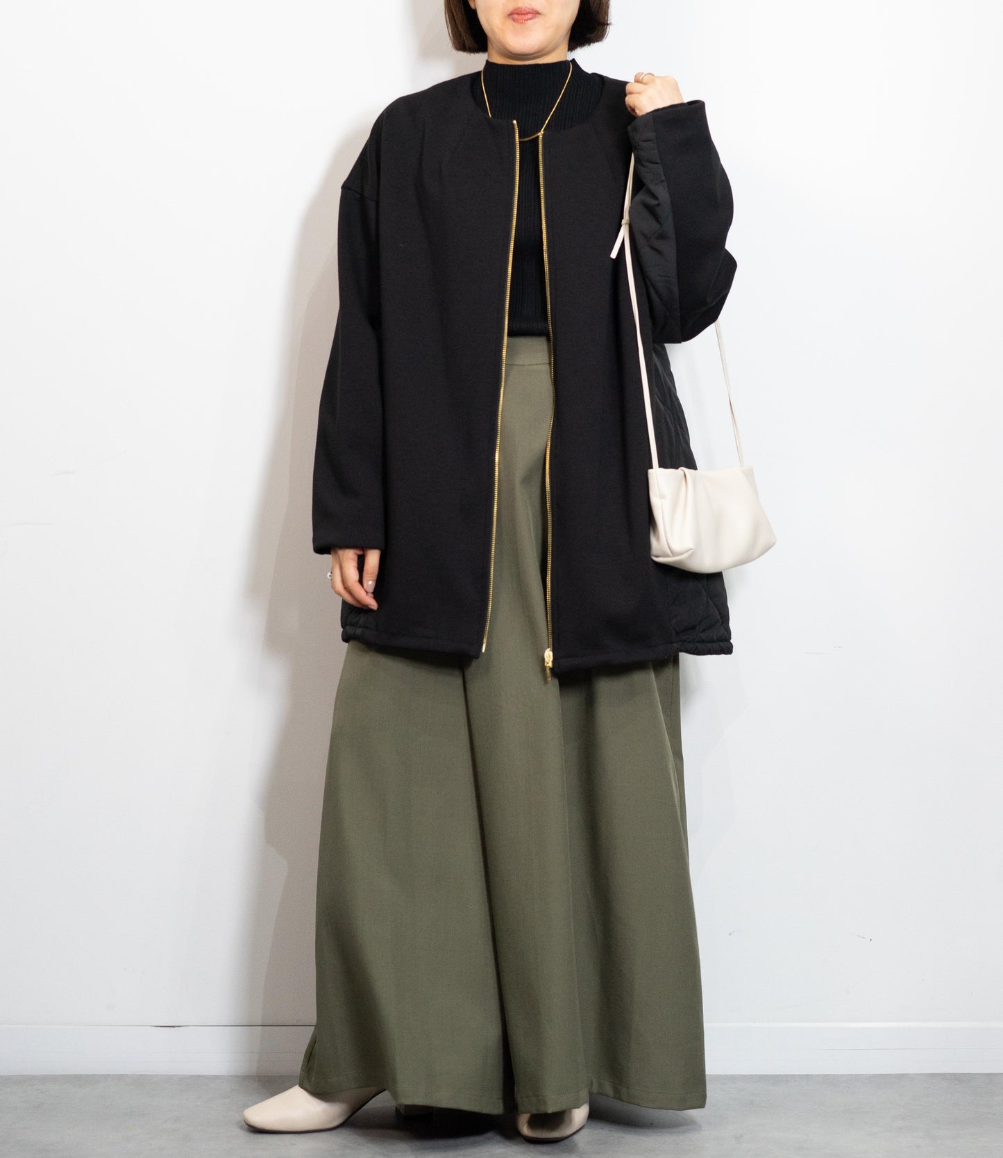 キルティング切替ノーカラーミディコート