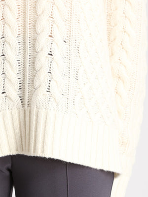 ケーブルニット