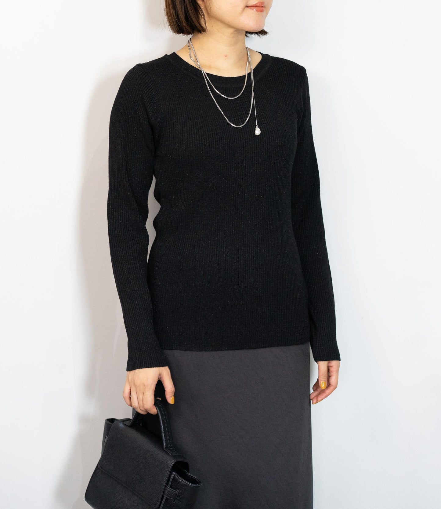 ラメリブクルーネックスリムニット