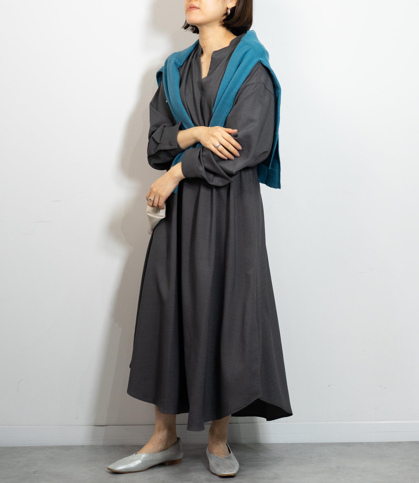 クルーネックサイドスリットニット