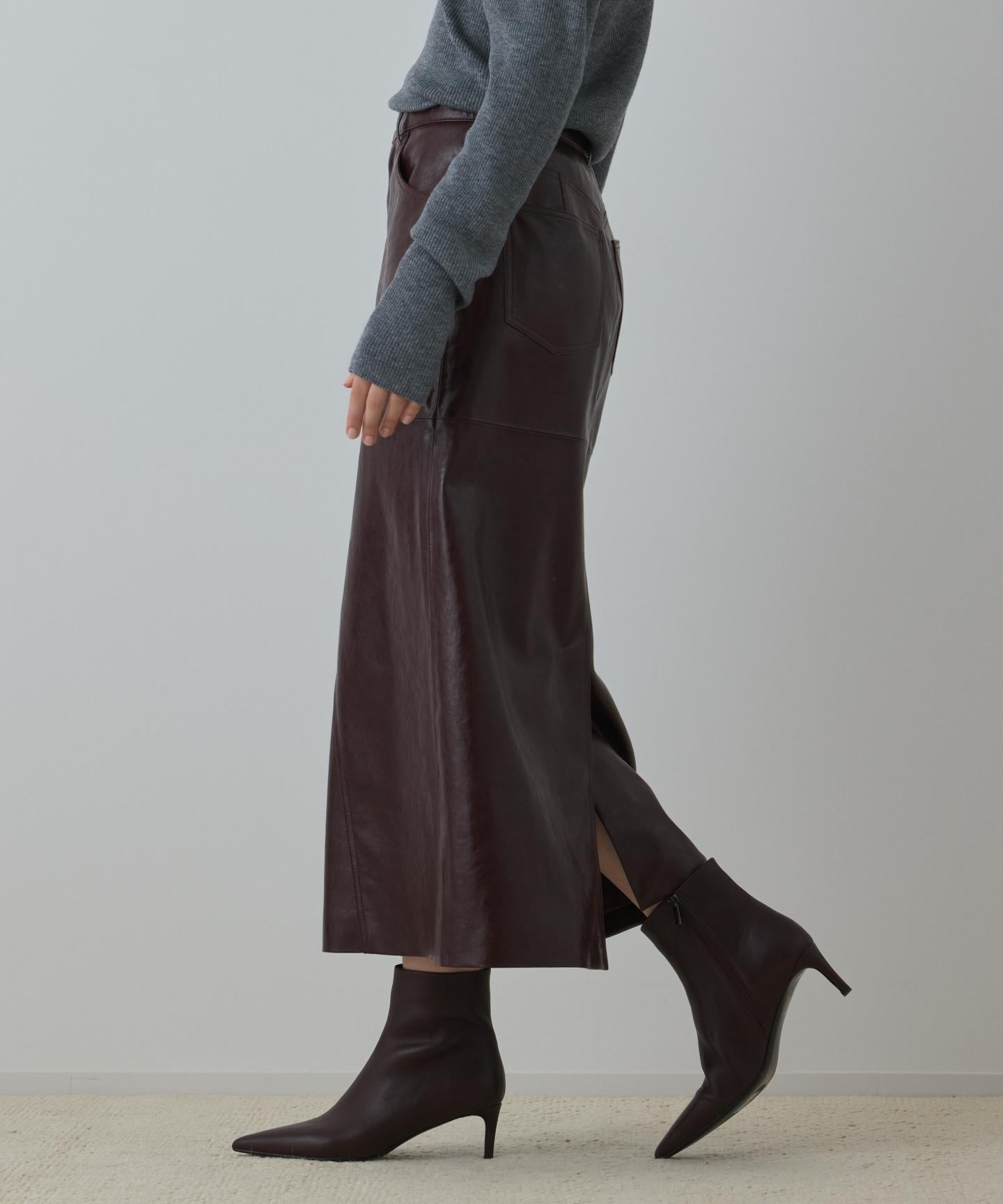 フェイクレザータイトスカート