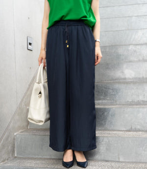 パウダーサテンエアリーイージーパンツ