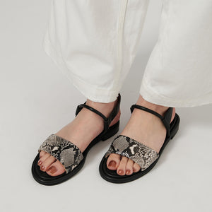 コンビ バックストラップ サンダル