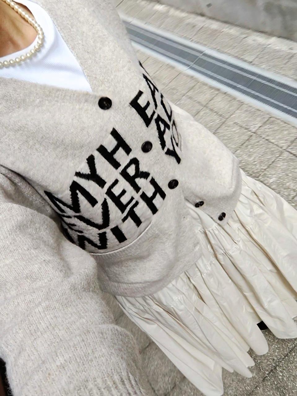 レタリングカーディガン