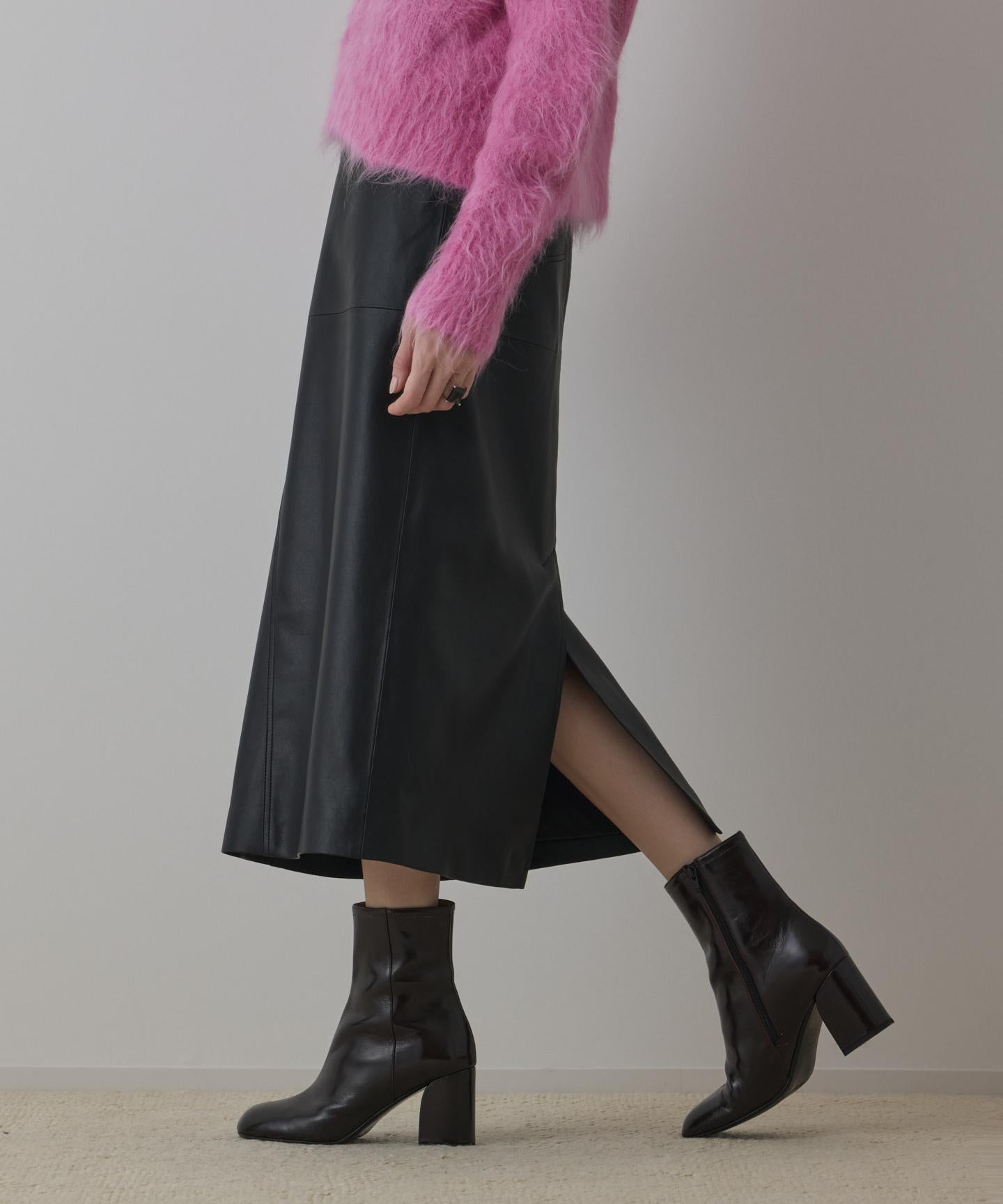 フェイクレザータイトスカート