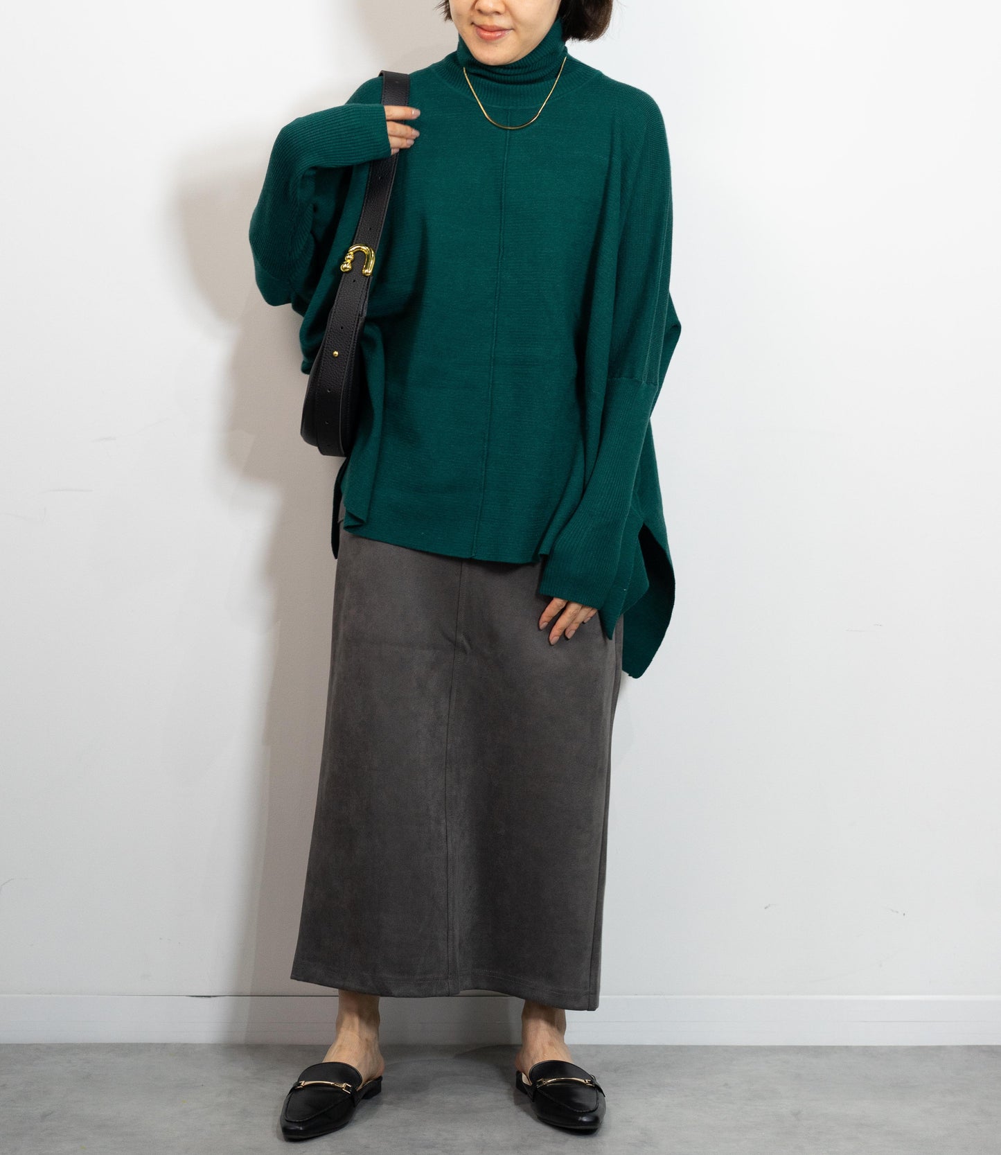 ハイネックポンチョニット