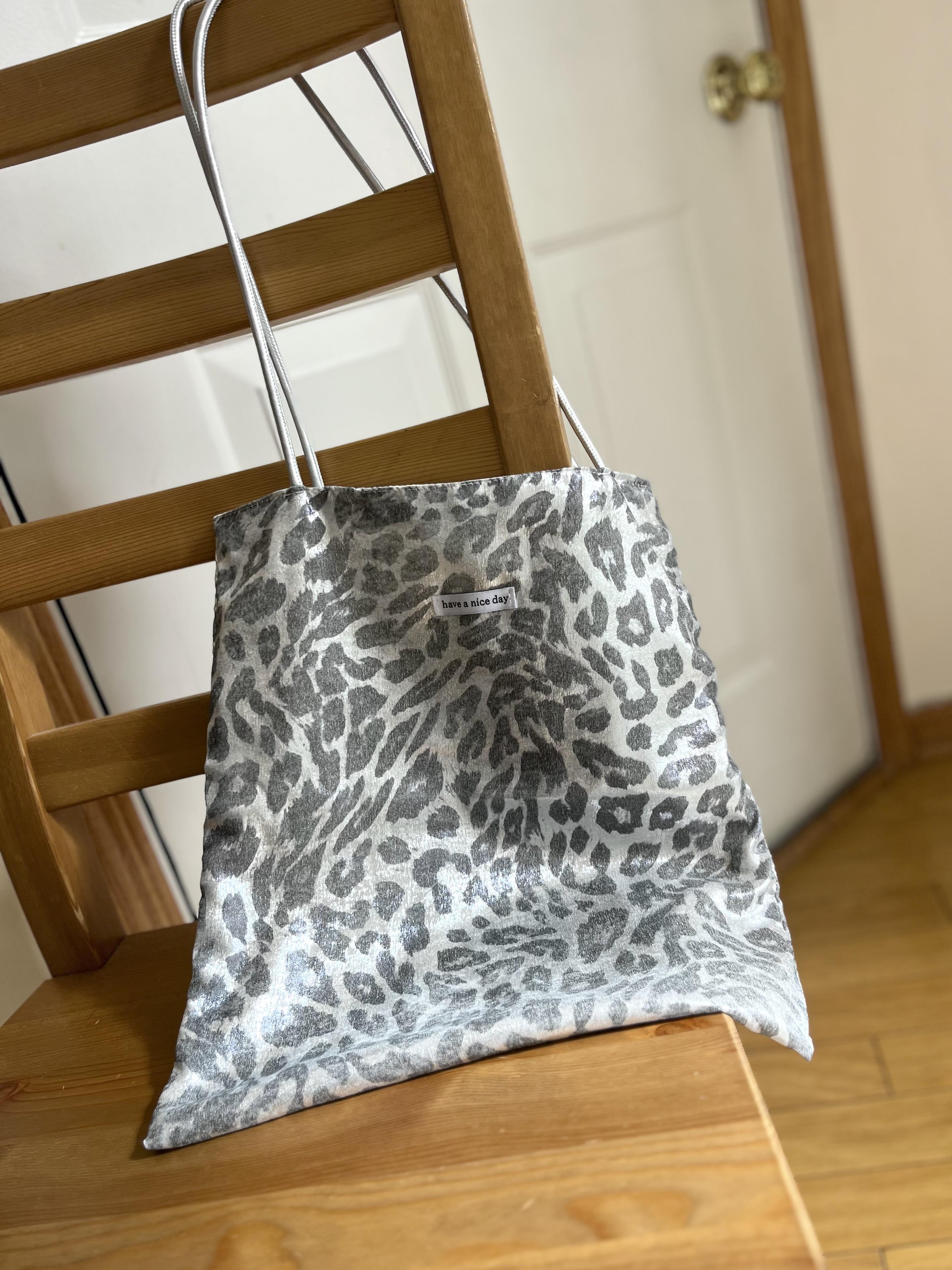 シルバーレオパ エコバッグ – &DROBE (アンドローブ)