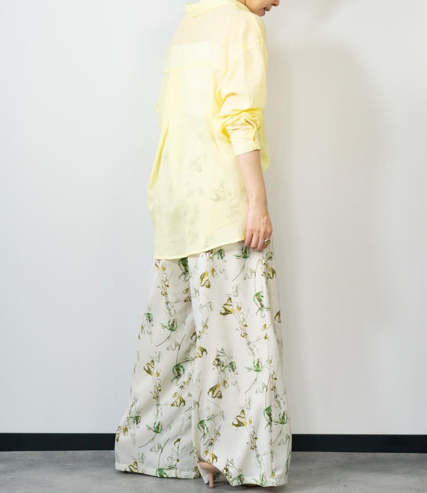 ボタニカル柄イージーパンツ