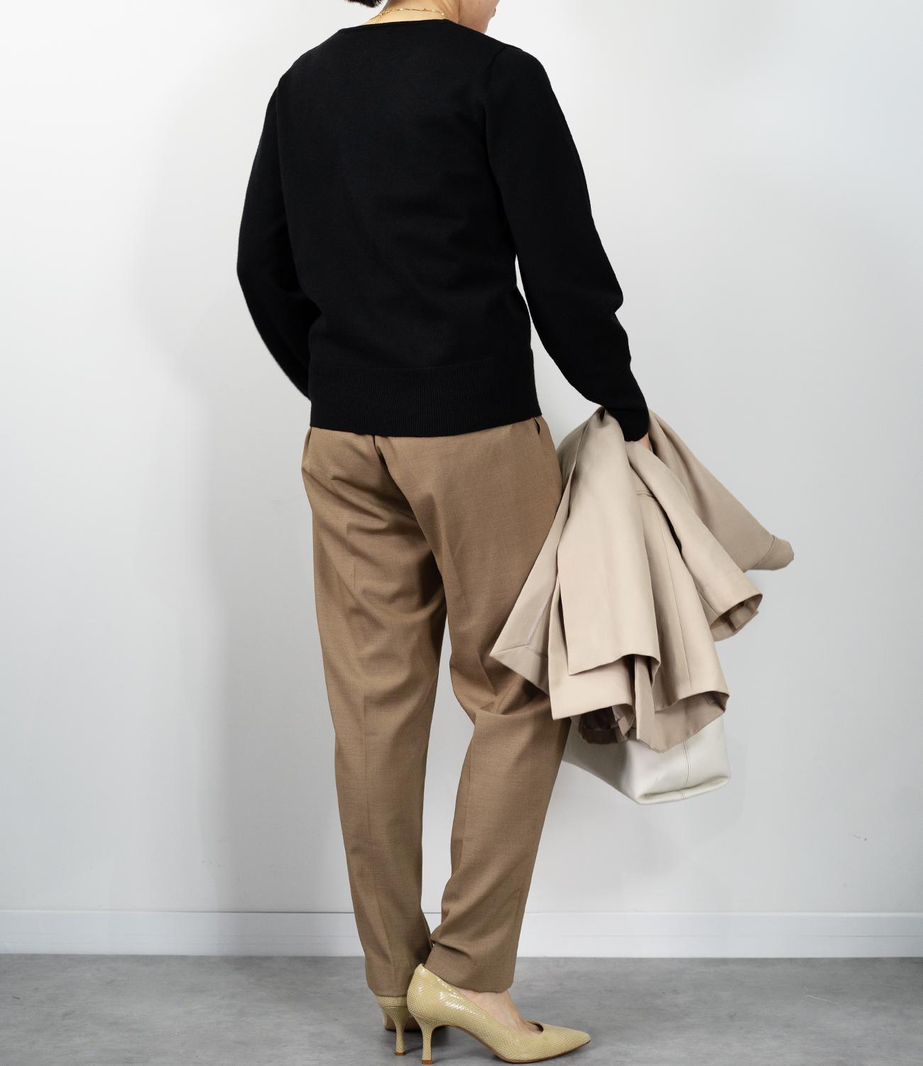 コンパクトVネックニット