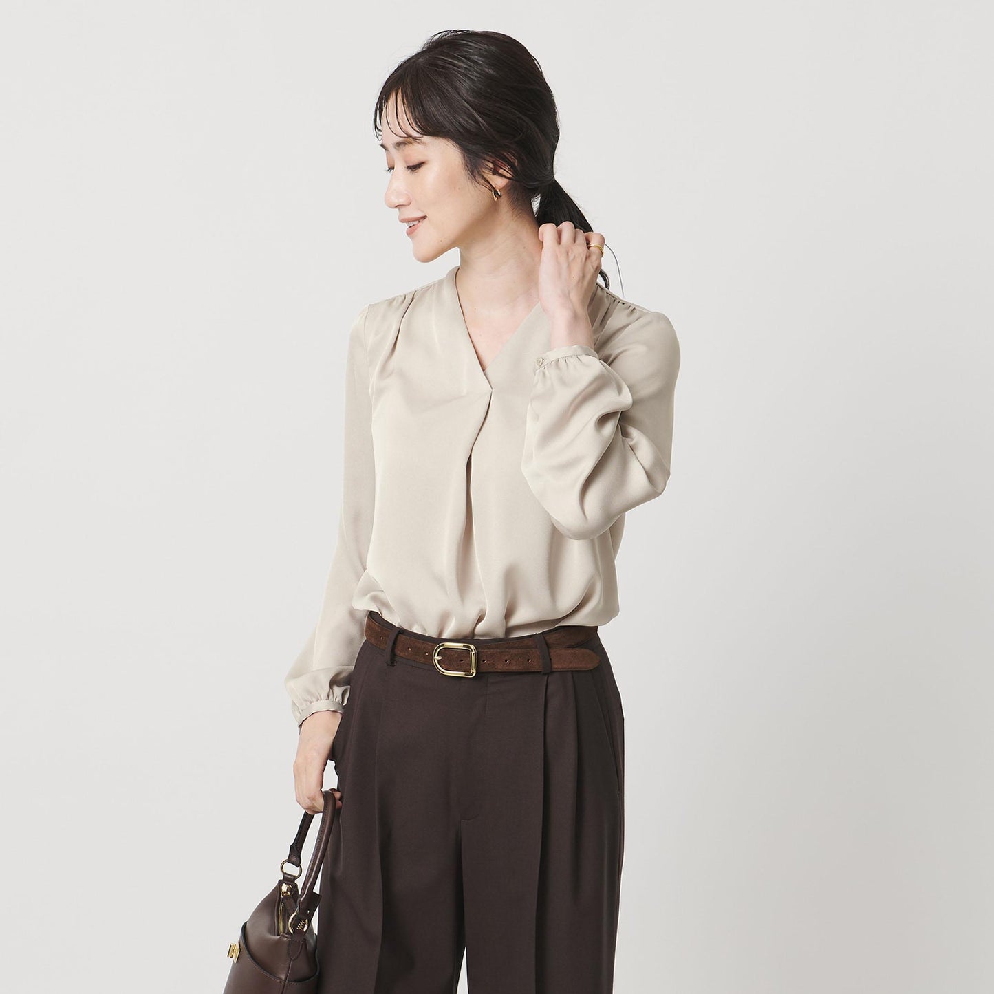 バック サテン Vネック ロングスリーブ ブラウス ‐ウォッシャブル‐