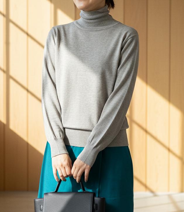 タートルネックソフトニット