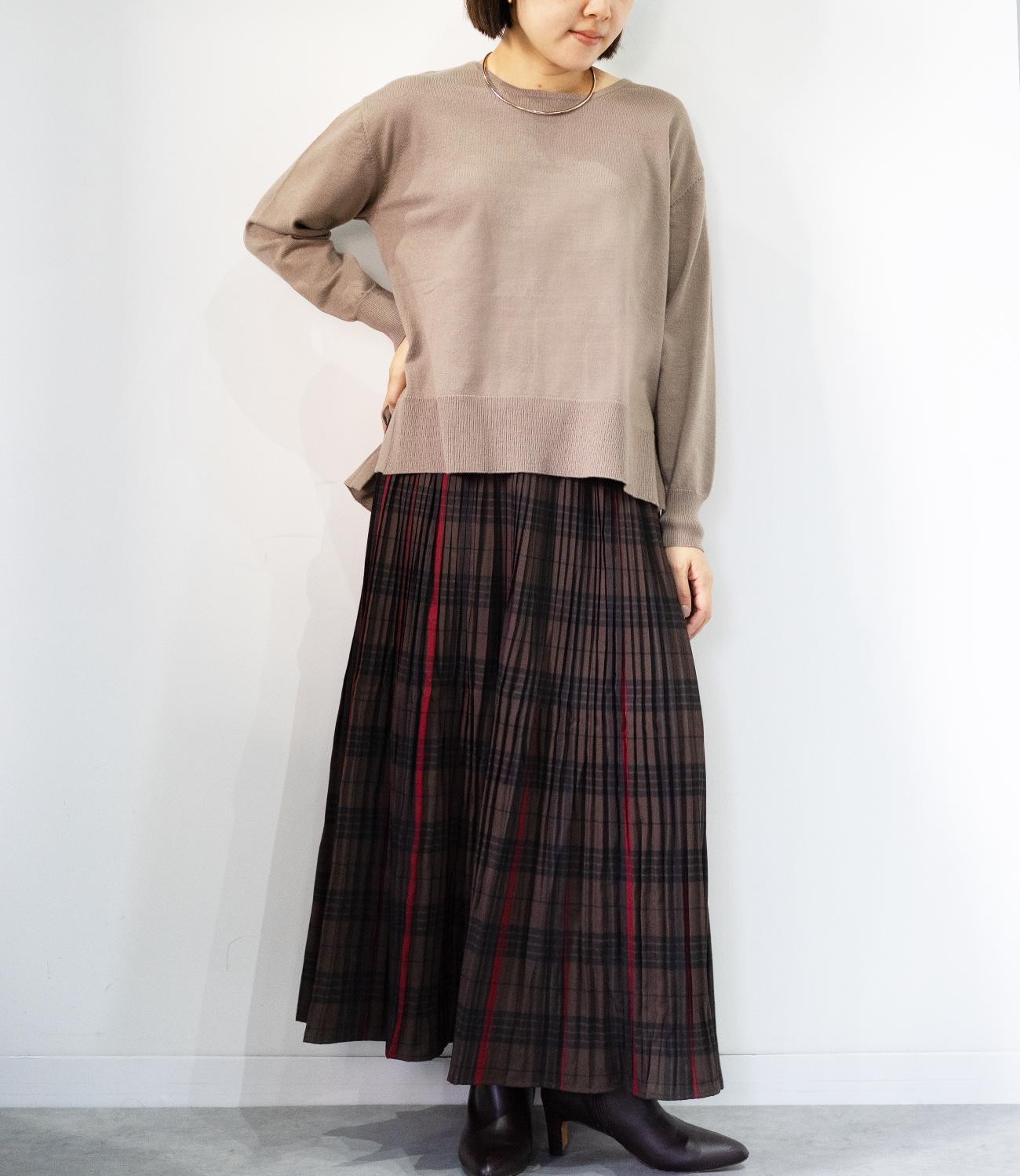 クルーネックサイドスリットニット