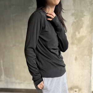 クルーネックトップス