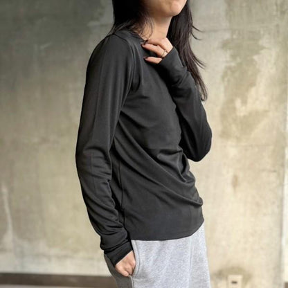 クルーネックトップス