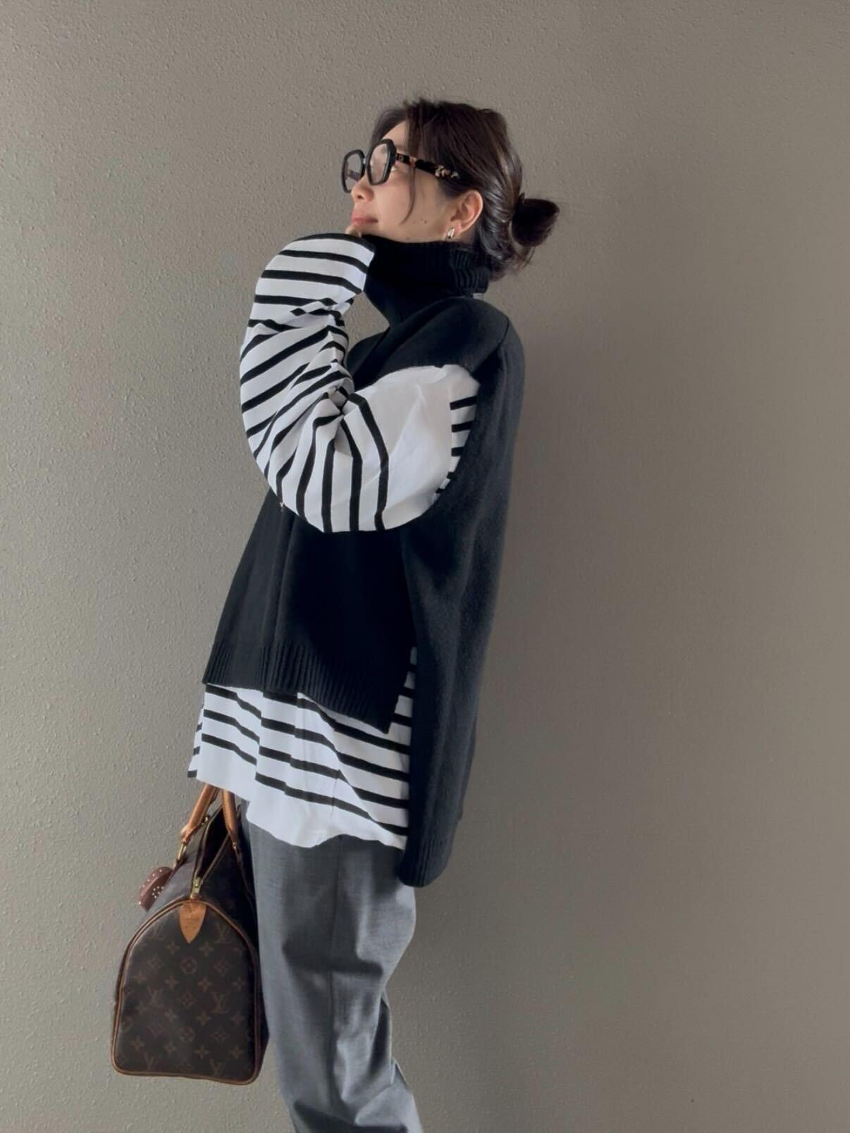 タートルネックスリットベスト