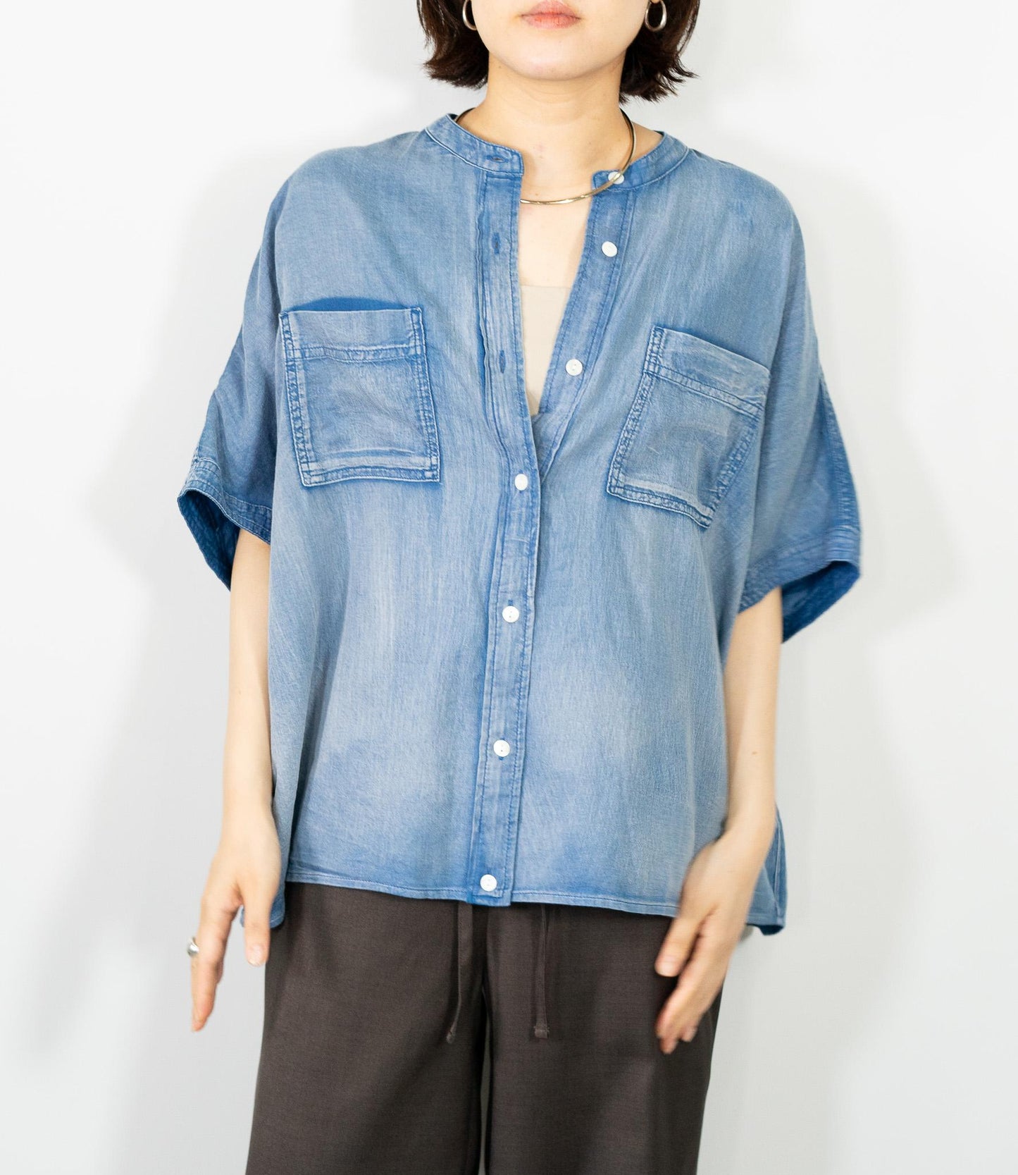 バンドカラーシアーデニムシャツ