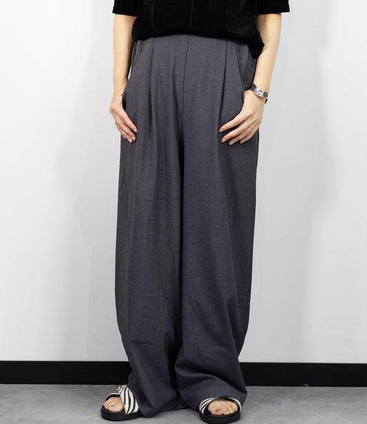 ストレッチタックストレートパンツ