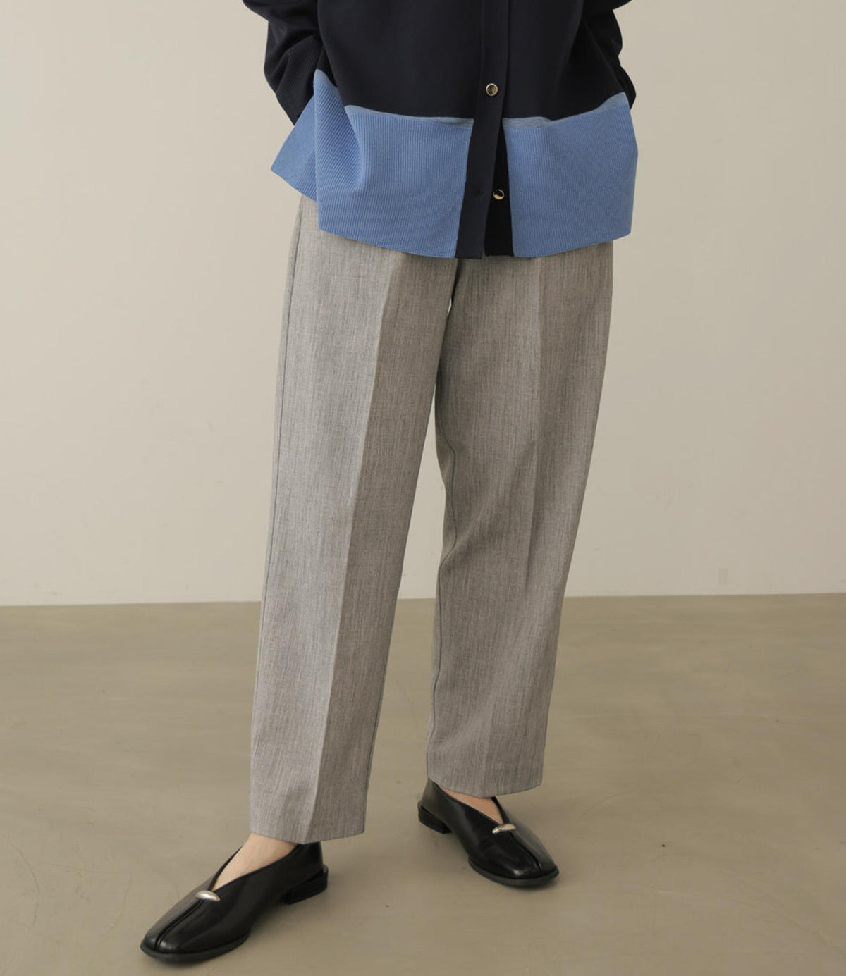 タックストレートパンツ