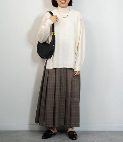 モックネックラグランニット