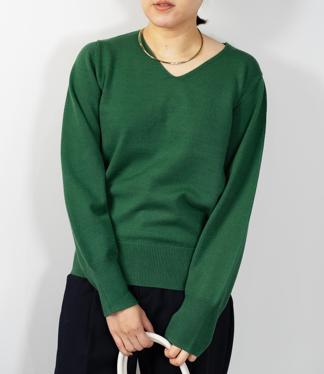 コンパクトVネックニット
