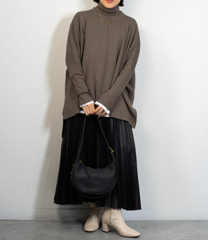 ハイネックポンチョニット