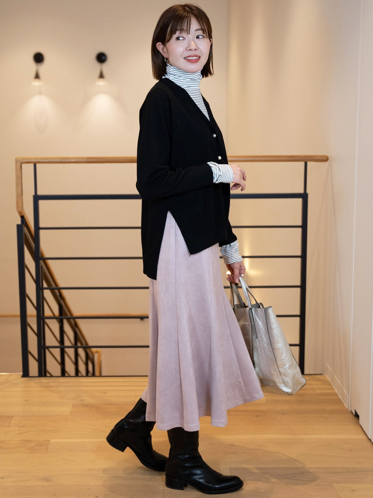 パールボタンVネックカーディガン