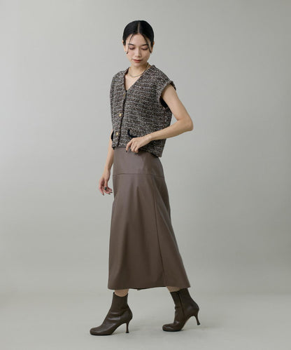 フェイクレザートラペーズスカート