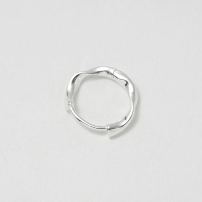 ＜ANNA SOTTILOTTA＞ヒネリフープピアス