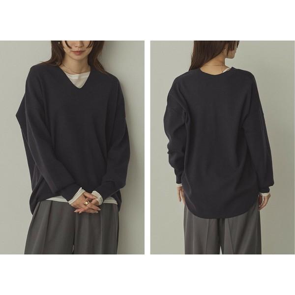 やわもちVネックニット