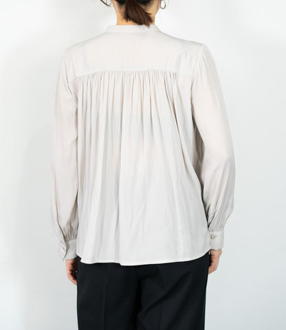 パウダーサテンギャザーブラウス