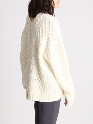 ケーブルニット