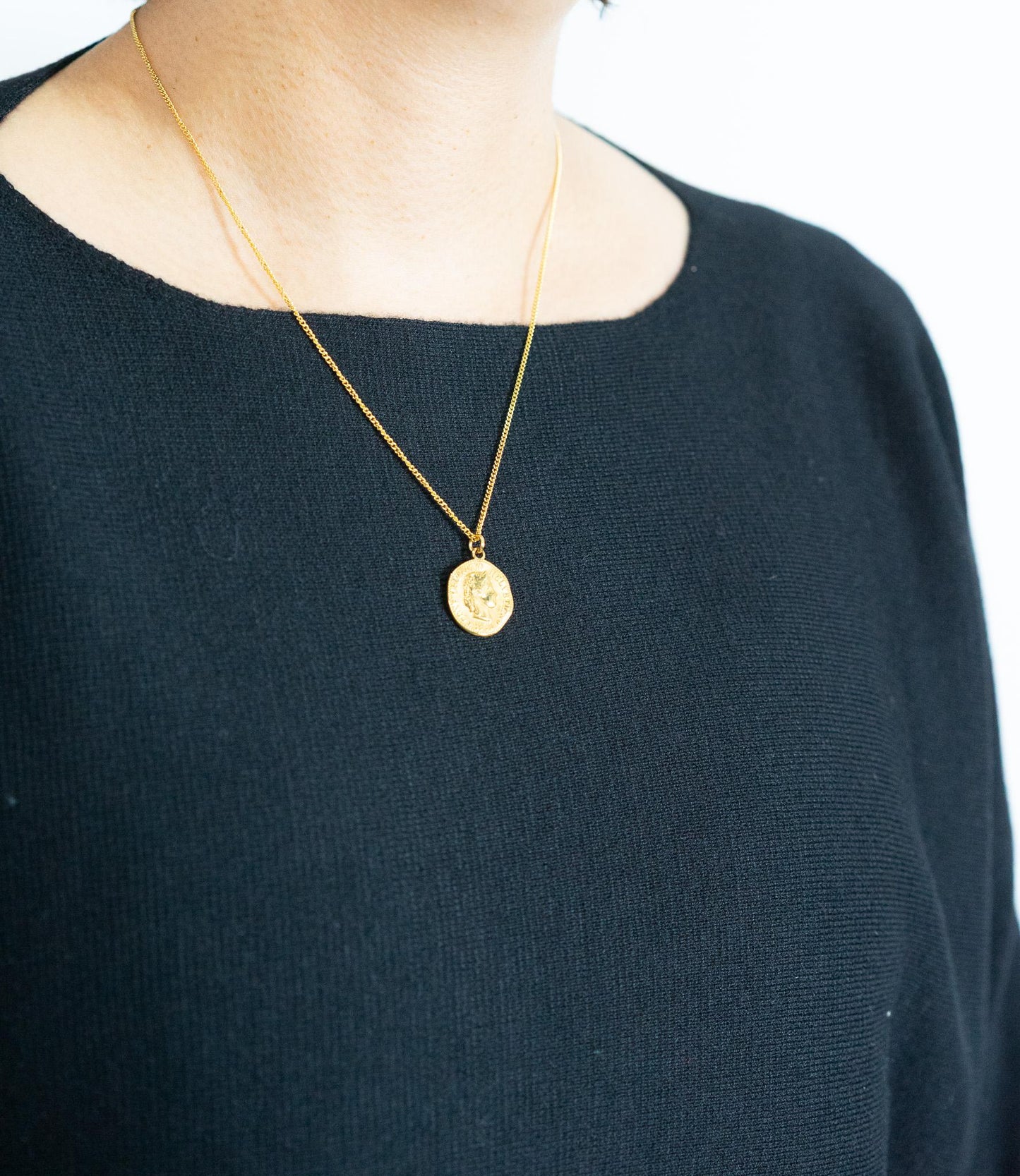 ボートネックラウンドニット