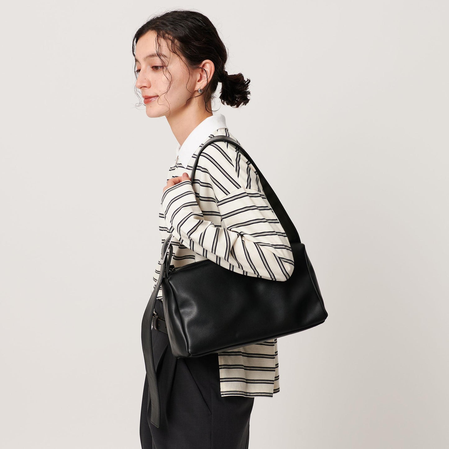 スクエア ビッグバックル ショルダーバッグ