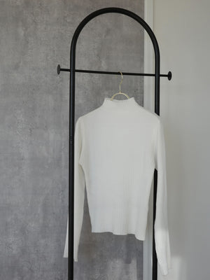 ハイネックリブニット