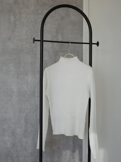 ハイネックリブニット