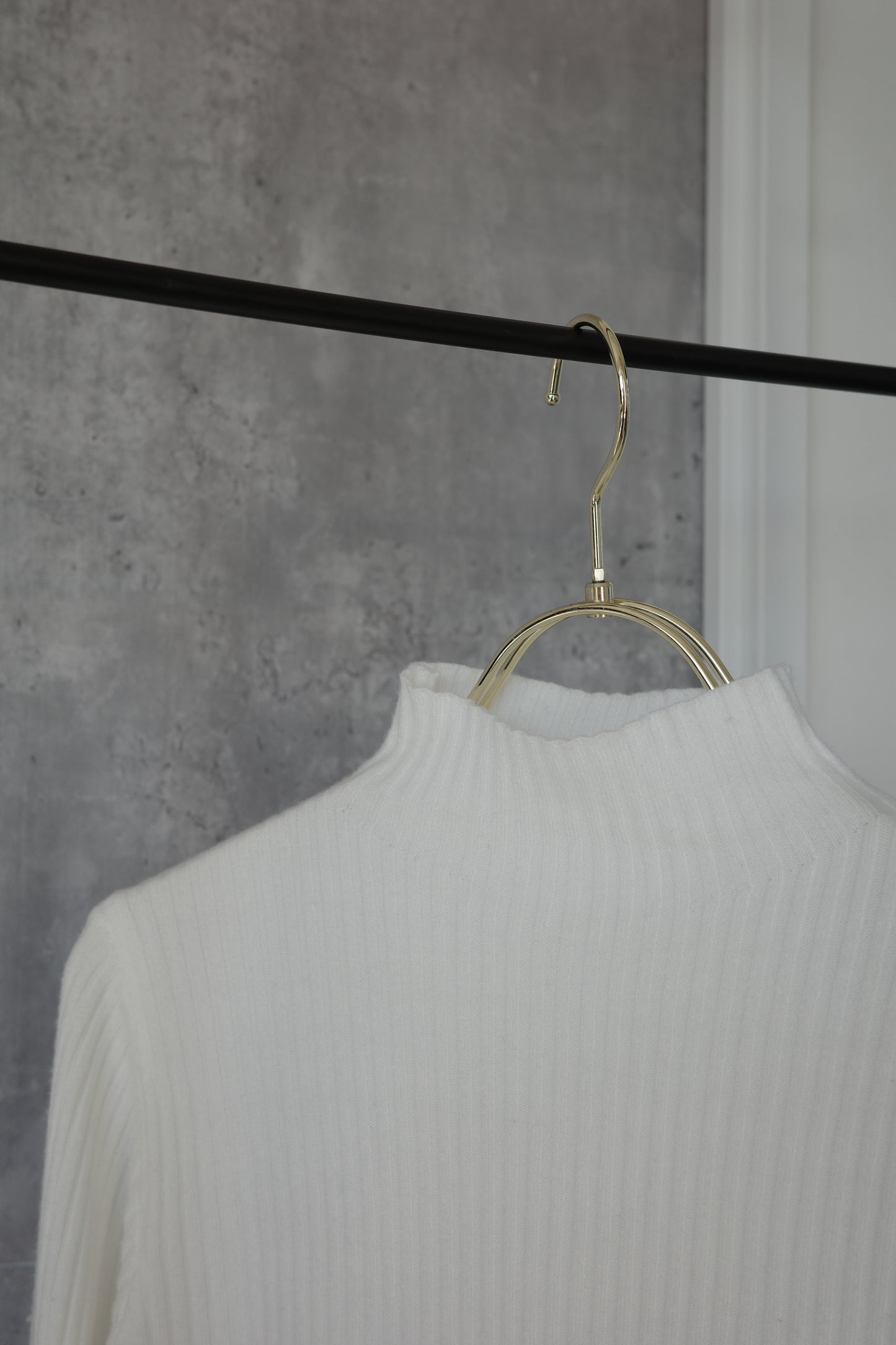 ハイネックリブニット